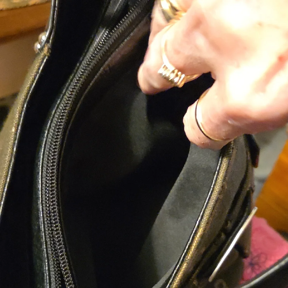 VEUC Etienne Aigner Black and Brown Shoulder Bag - Picture 8 of 15